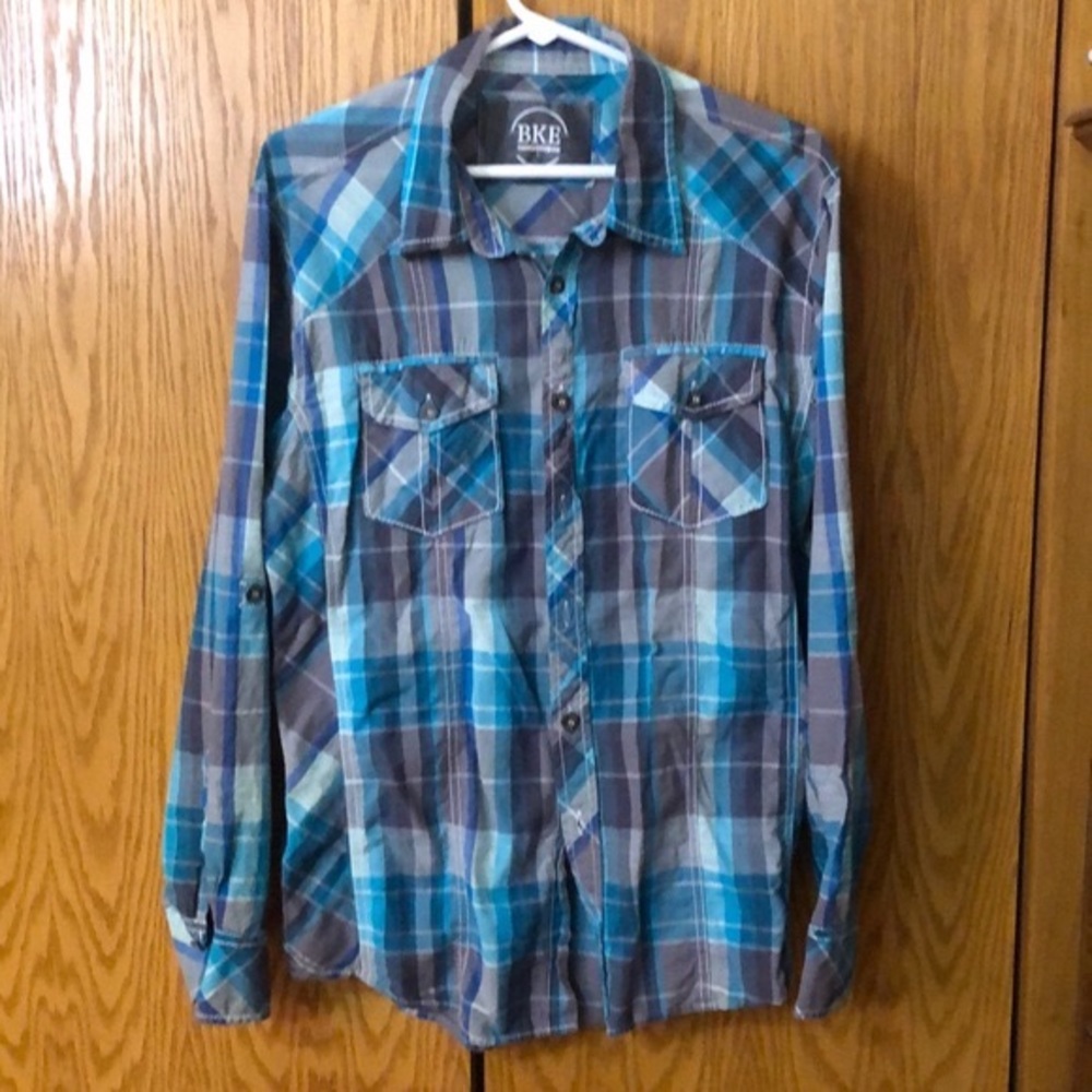 Men’s buckle long sleeve button down shirt size large